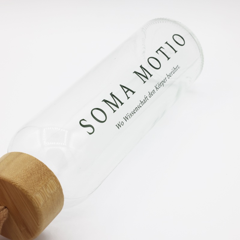 Gebrandete Glasflasche — Kundencase Soma Motio