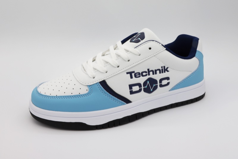 Custom Sneaker — Kundencase Technik DOC, komplett gebrandet